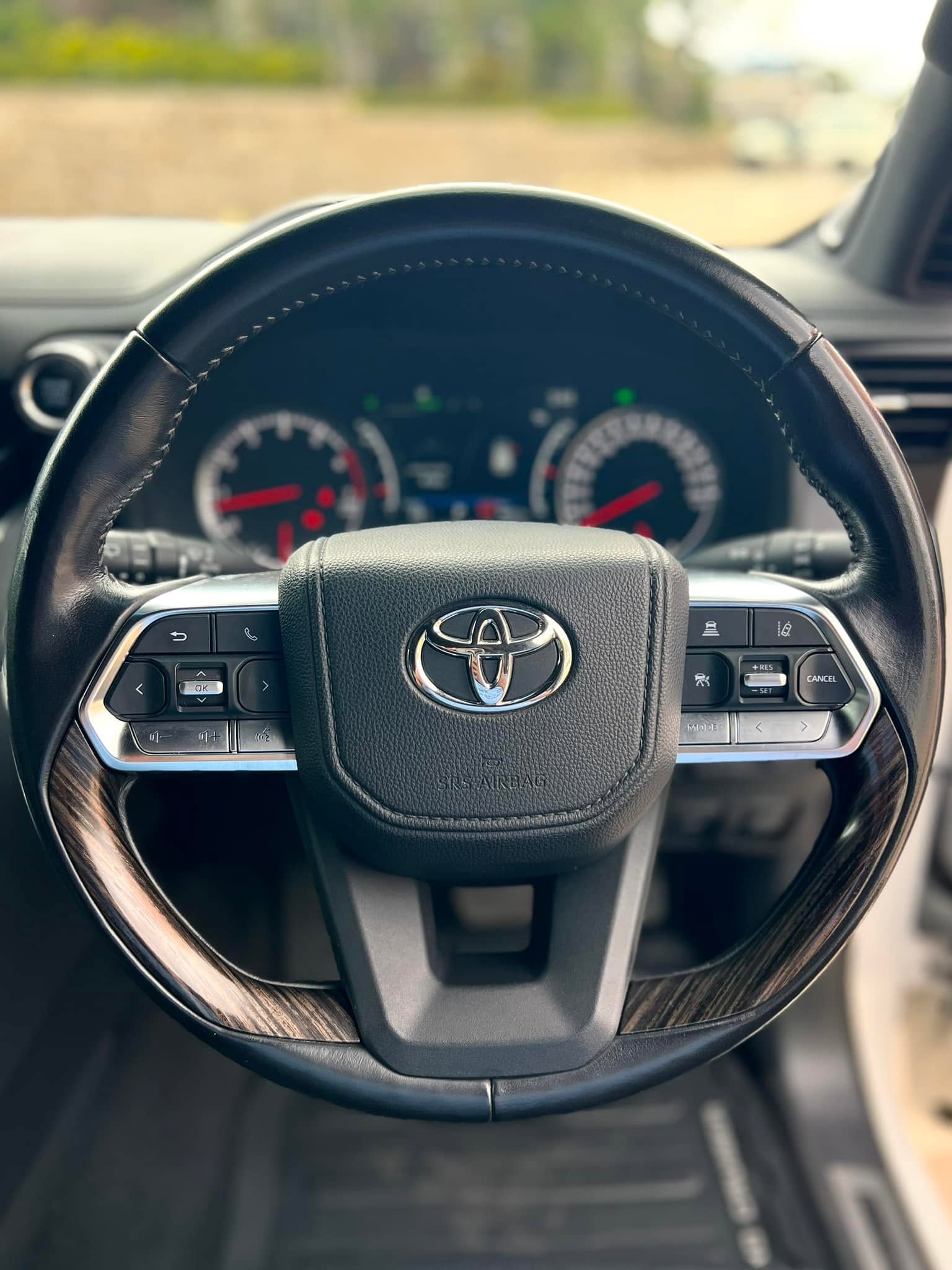 2023 Toyota Land Cruiser 300 ZX